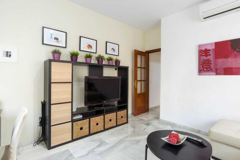 Bright, Quiet And Nice Ground Floor In The Center Malaga Bagian luar foto