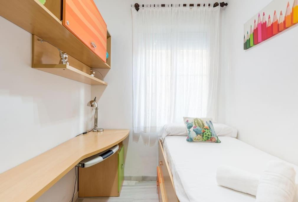 Bright, Quiet And Nice Ground Floor In The Center Malaga Bagian luar foto